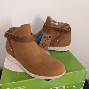 Superfeet Ash camel sueded ankle boots